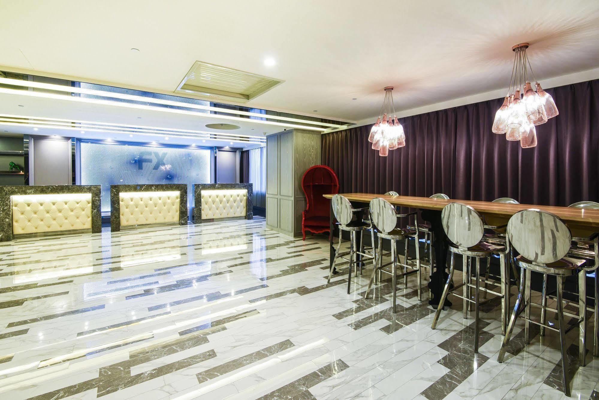 Fx Hotel Tainan Exterior photo